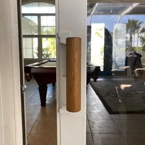 Luuv Handle